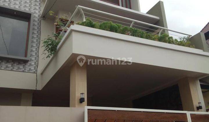 For sale, 3 Floor Fully Furnished Modern House in Jimbaran 1