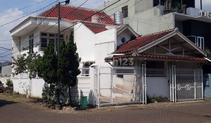 Di jual rumah duta garden,hoek 1