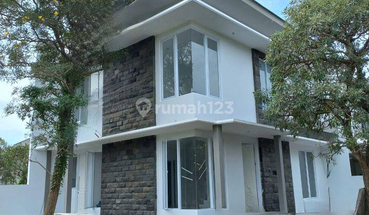 Rumah minimalis 2 lantai baru gress harga ramah di kantong 1