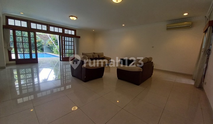 House with garden and swimming pool in Kemang 2