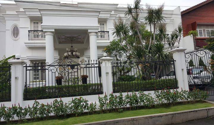 Rumah Mewah Ada Kolam Renangya Lokasi di Taman Cilandak 2