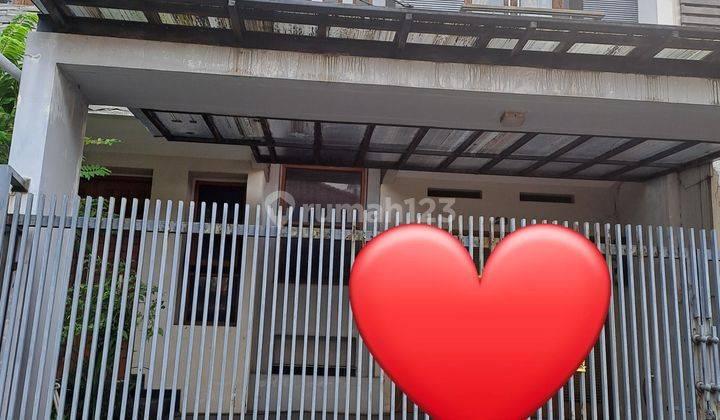 Rumah siap huni dua lantai  dekat PIM 2 dan nyaman untuk tinggal 1