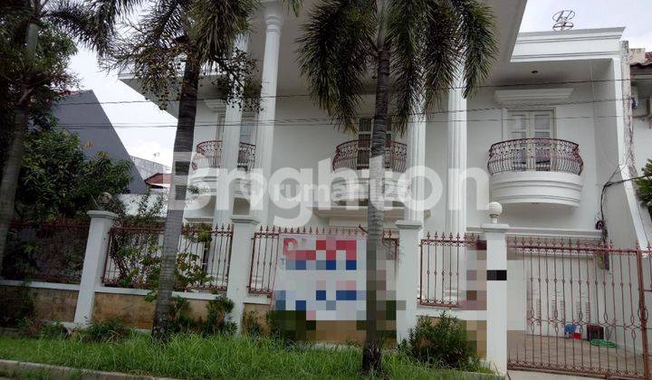 Rumah Sultan 2 lantai siap huni lengkap dengan kolam renang. 1