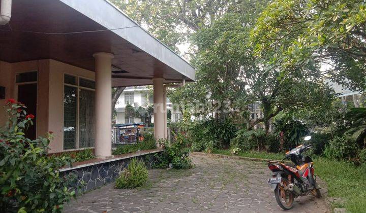 RUMAH BESAR DI TENGAH KOTA. LOKASI SUPER PREMIUM. 2