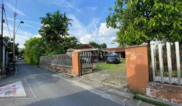 Rumah luas asri nusukan banjarsari solo 1