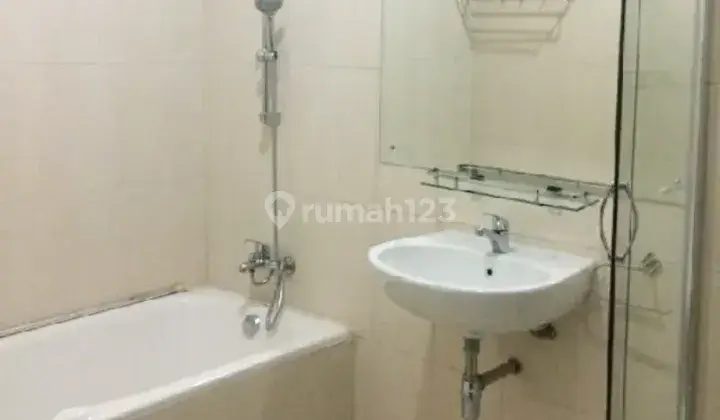 Dijual Rumah Hoek Baru Renovasi Daerah Tebet Unfurnished 2