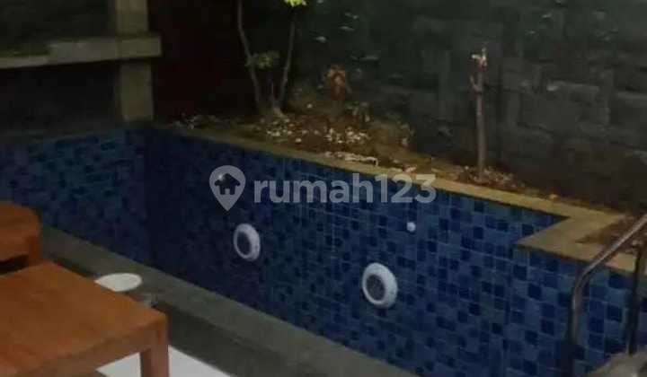 Dijual Rumah Furnish dengan Kolam Renang di Setraduta Bandung