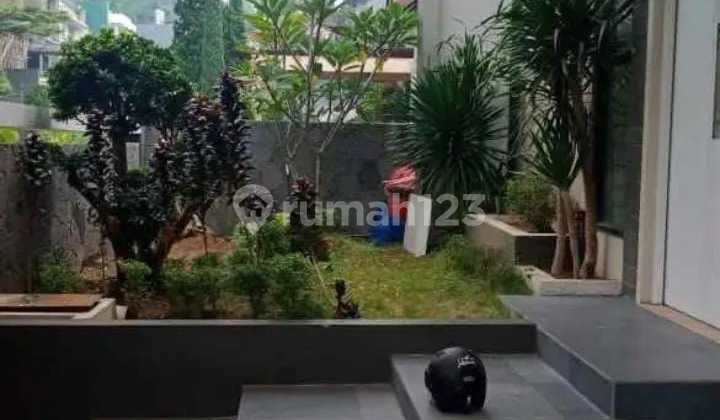 Dijual Rumah Furnish dengan Kolam Renang di Setraduta Bandung 2