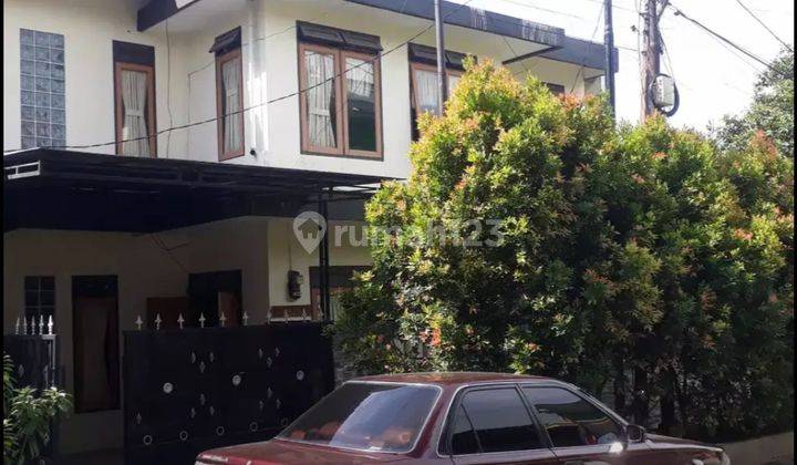 Rumah kayu putih selatan lingkungan aman dan nyaman  1