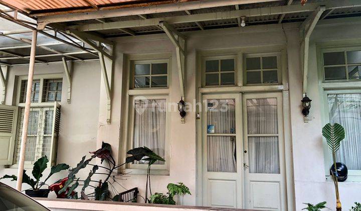 Rumah tua di mainroad jl. Cihampelas 2