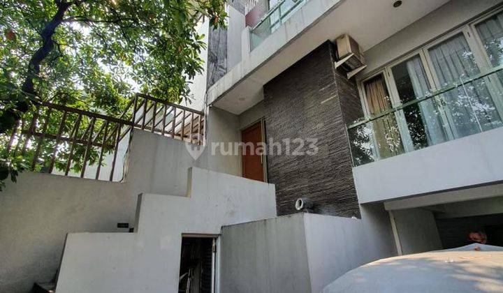 Rumah minimalis di Pondok Indah Jakarta Selatan  1