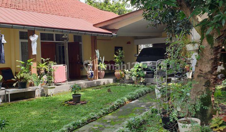 Rumah terawat di Jl. Gatot Subroto Bandung  2