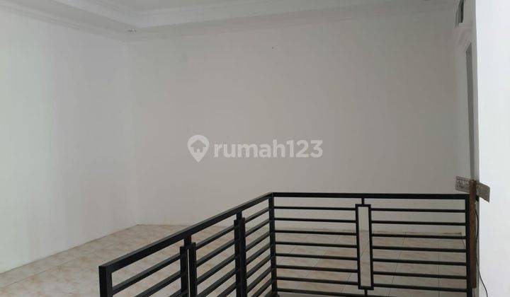 Jual Rumah Siap Huni 2 Lantai di MRC, Bekasi  2