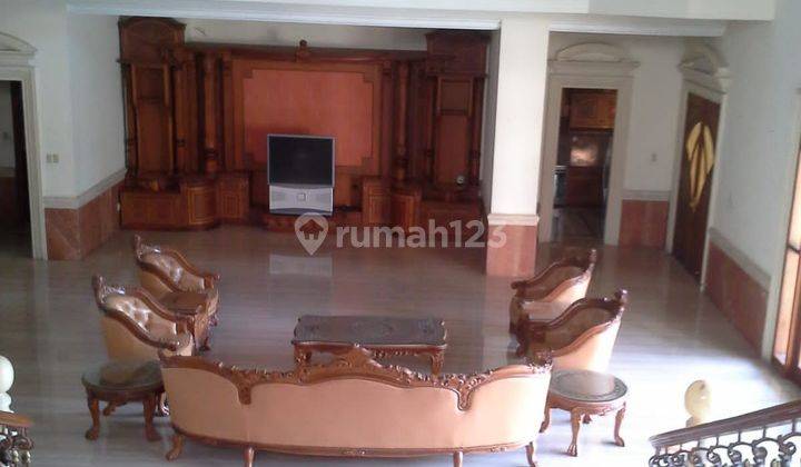 Graha Famili blok K - Rumah Classic Mewah Golf View Model with Pool 2