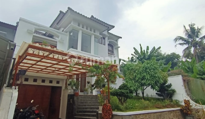 Di jual rumah bangunan mewah siap huni lokasi Dago Di jual rumah bangunan mewah siap huni lokasi Dago