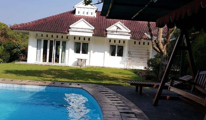 dijual villa mewah ada kolam renang view pemandangan di Cisarua bogor 2