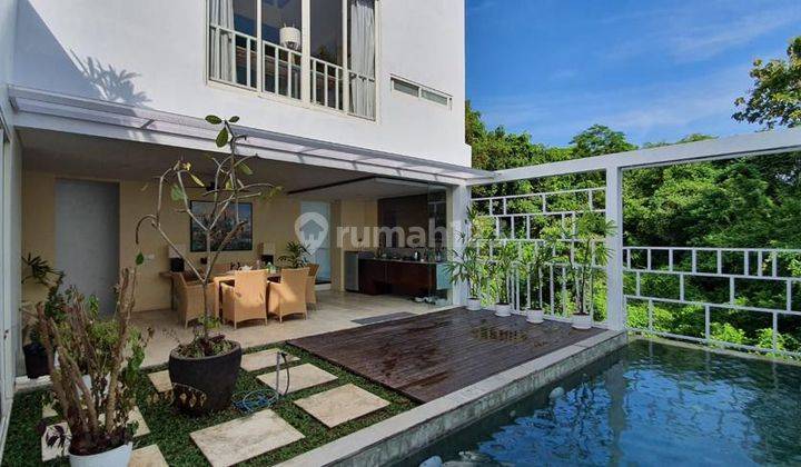 Dijual Villa Modern Lingkungan Nyaman di Benoa 1