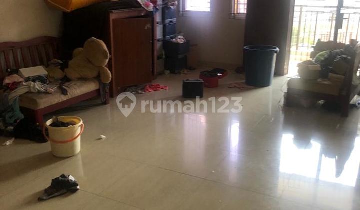 Dijuak Rumah Hoek 3 Lantai di Perum Kosambi Baru 2