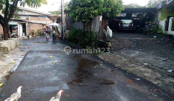 Rumah halaman luas di Candi Pawon Timur
Manyaran Semarang.
 1