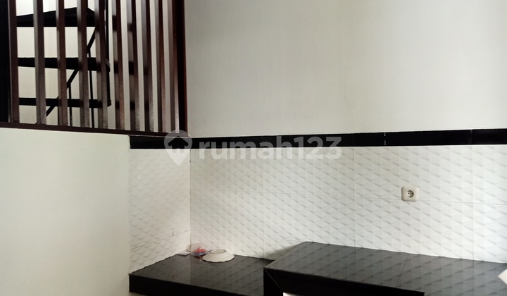 dapur rumah di jalan besar bintaro