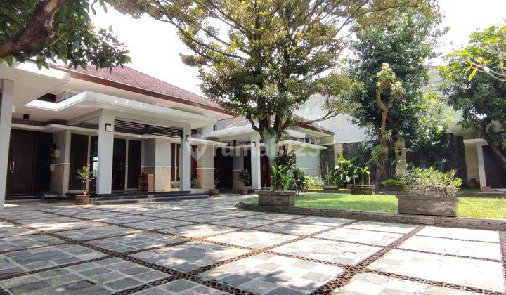 Rumah Villa di Laweyan Solo bonus Kolam renang 1