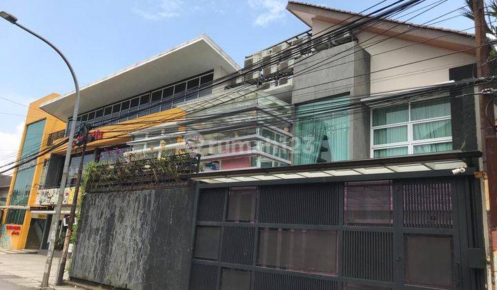 Rumah Modern ada kolqm renang Siap Huni Bandung Kota 1