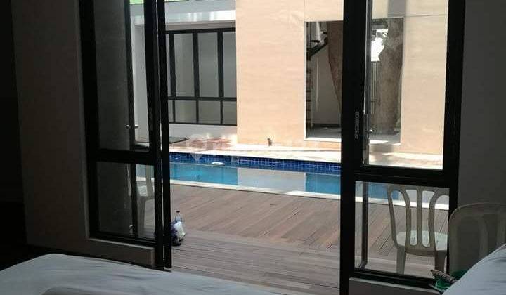 Dijual cepat sangat murah Villa Cantik dengan kolam renang siap huni  di Gading Serpong 2