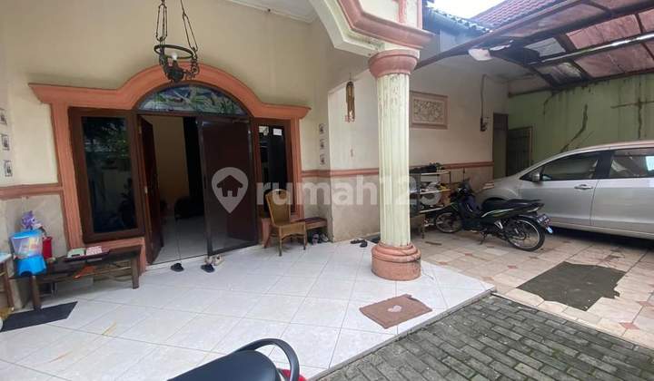 Best priced spacious house in Cinere complex near Krukut toll road.