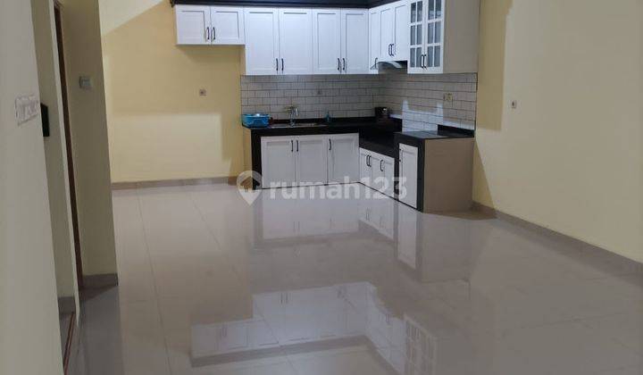 Rumah sunter rapih bagus siap huni seperti brand new 2 lantai 1