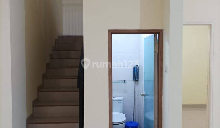 Rumah sunter rapih bagus siap huni seperti brand new 2 lantai 2