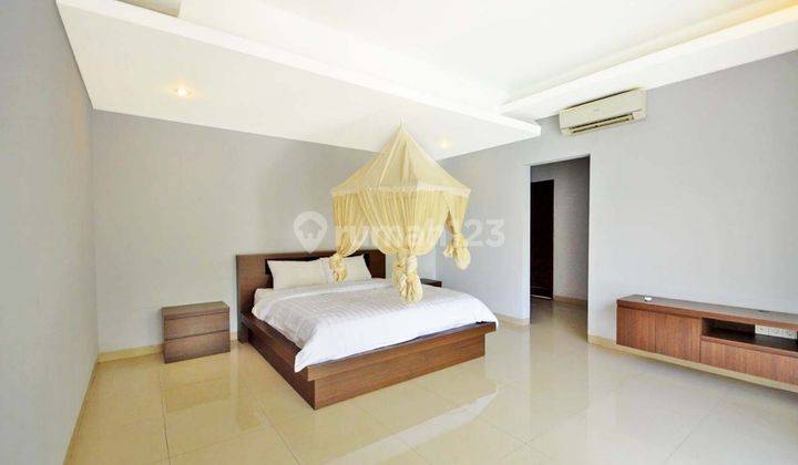 Luxury Villa modern minimalis di jln pantai berawa canggu,3 bedrooms 2