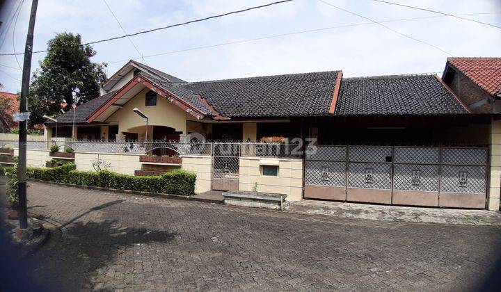 rumah lama sirkulasi nyaman bisa buat kost/kontrakan.dkt mitra 10 pdk petung tangsel 1