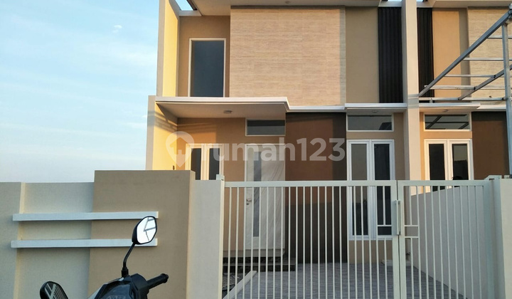 Rumah Modern Tengah III Surabaya Murah. (RIC.B120) Rumah Modern Tengah III Surabaya Murah. (RIC.B120)