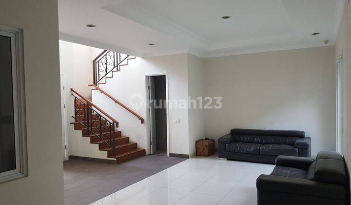 Rumah rapih siap huni di Sheffield Bsd City 1