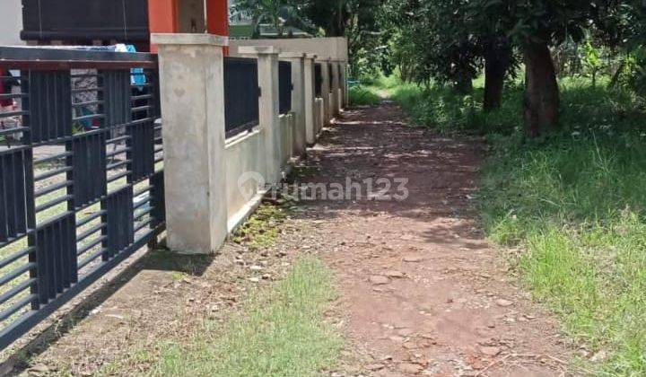 Rumah di jual dengan taman luas 2