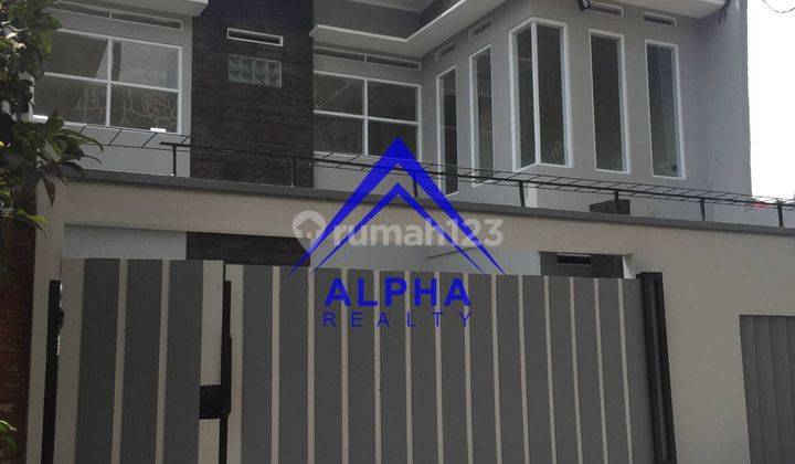 Dijual Rumah Siap Huni Dengan Kolam Renang di Komplek Setiabudi Regency 1