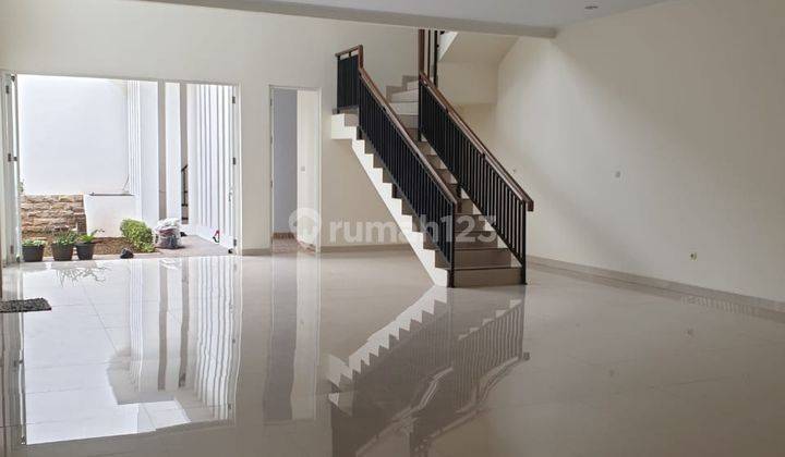 DIJUAL RUMAH 2 LANTAI DI JL. MELATI, JAKASAMPURNA, BEKASI BARAT 1