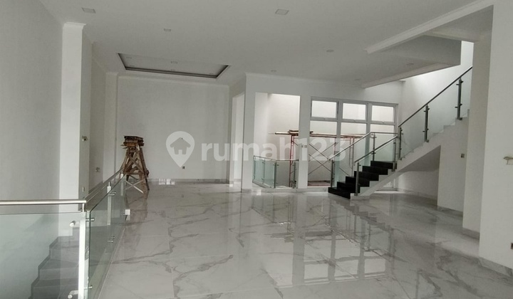 Puri Indah. Jakarta Barat. Rumah 3½ Lantai. Bagus Dan Rapih. Turun Harga Dari 10m Jadi 9m Nego 2