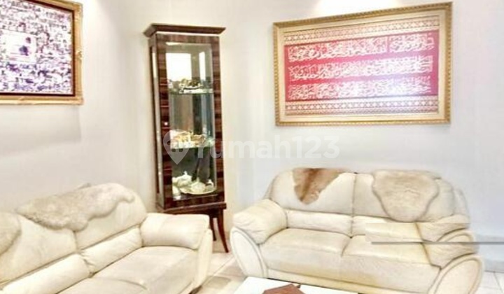 Rumah di Lippo Karawaci Tangerang ada Pool pribadi 2