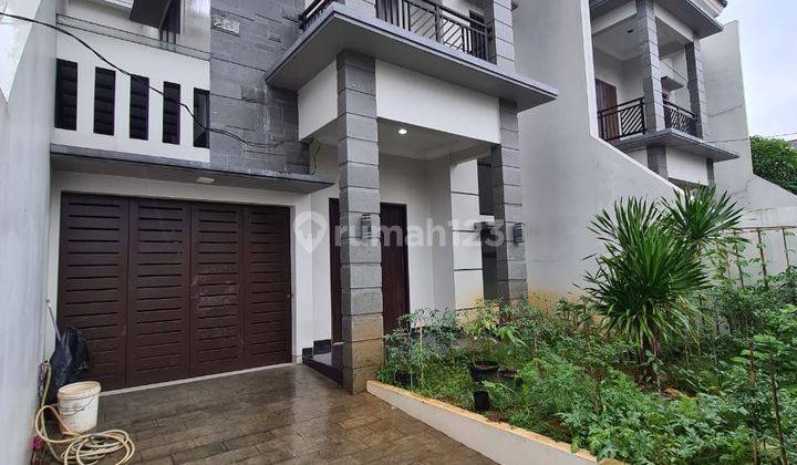 Dijual Rumah Cantik 2 lantai di Pejaten Jakarta Selatan 1