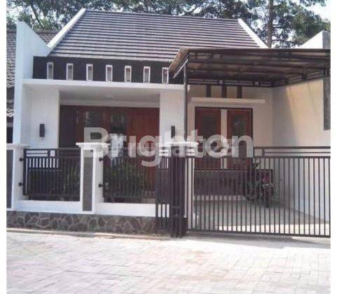 Di  Rumah Dlm Cluster Utara Kampus UKRIM Kalasan Yogya 1