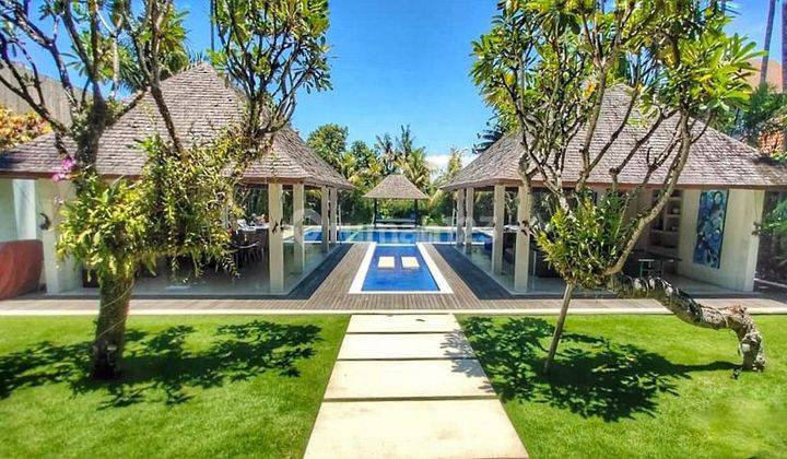 LUXURY VILLA VIEWING FIELDS AND RIVER LOCATION CANGGU 2