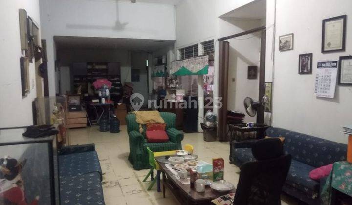 RUMAH GAYA KLASIK DI PREMIUM AREA MENTENG JAKARTA PUSAT 1