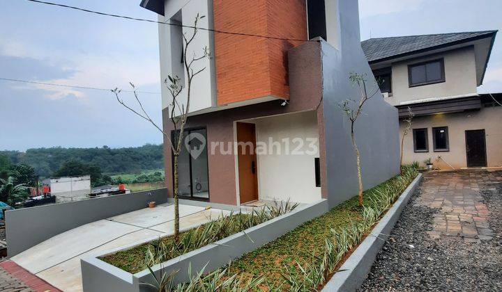 Rumah 2 Lantai Sukahati Cibinong Fasilitas Kolam Renang 2