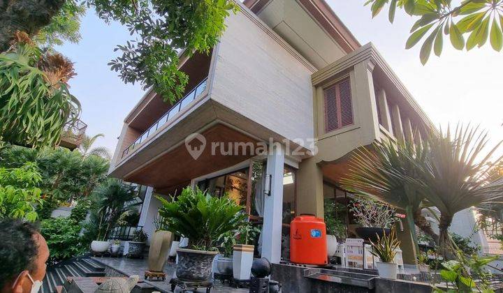 Rumah Mewah Fully Furnished Hoek Di Kawasan Elite Jakarta Selatan 1