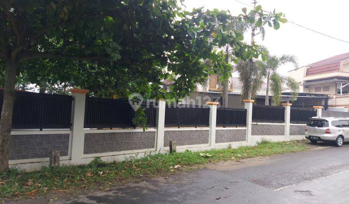 DIJUAL RUMAH BAGUS LUAS DIJALAN UTAMA DEKAT TENGAH KOTA 2