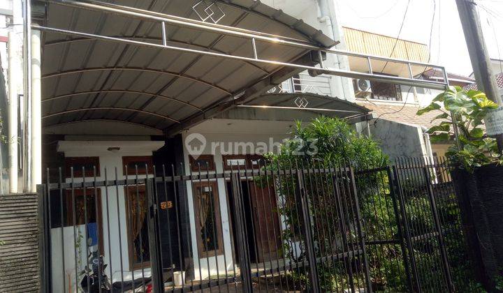 Rumah dan kost2an strategis, dekat jl Margonda dan stasiun UI 2