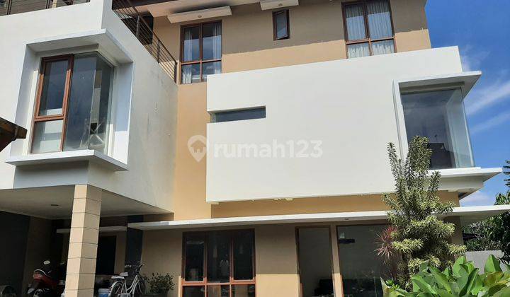 Recommended!! Rumah 3 LT Bagus Hoek dlm Cluster Gegerkalong dekat KPAD Kota Bandung 1