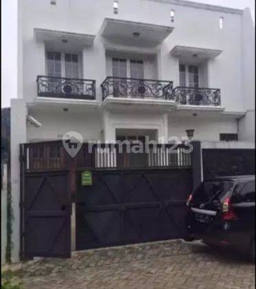 Dijual Rumah Modern Minimalis di Taman Kedoya Baru Jakarta Barat
 1