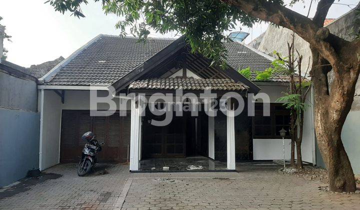 RUMAH DI TENGAH KOTA SOLO (DEKAT LAPANGAN KARTOPURAN) 1